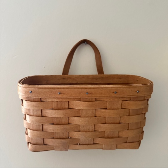 Vintage Longaberger basket with leather handle handwoven 1991 - Picture 6 of 10